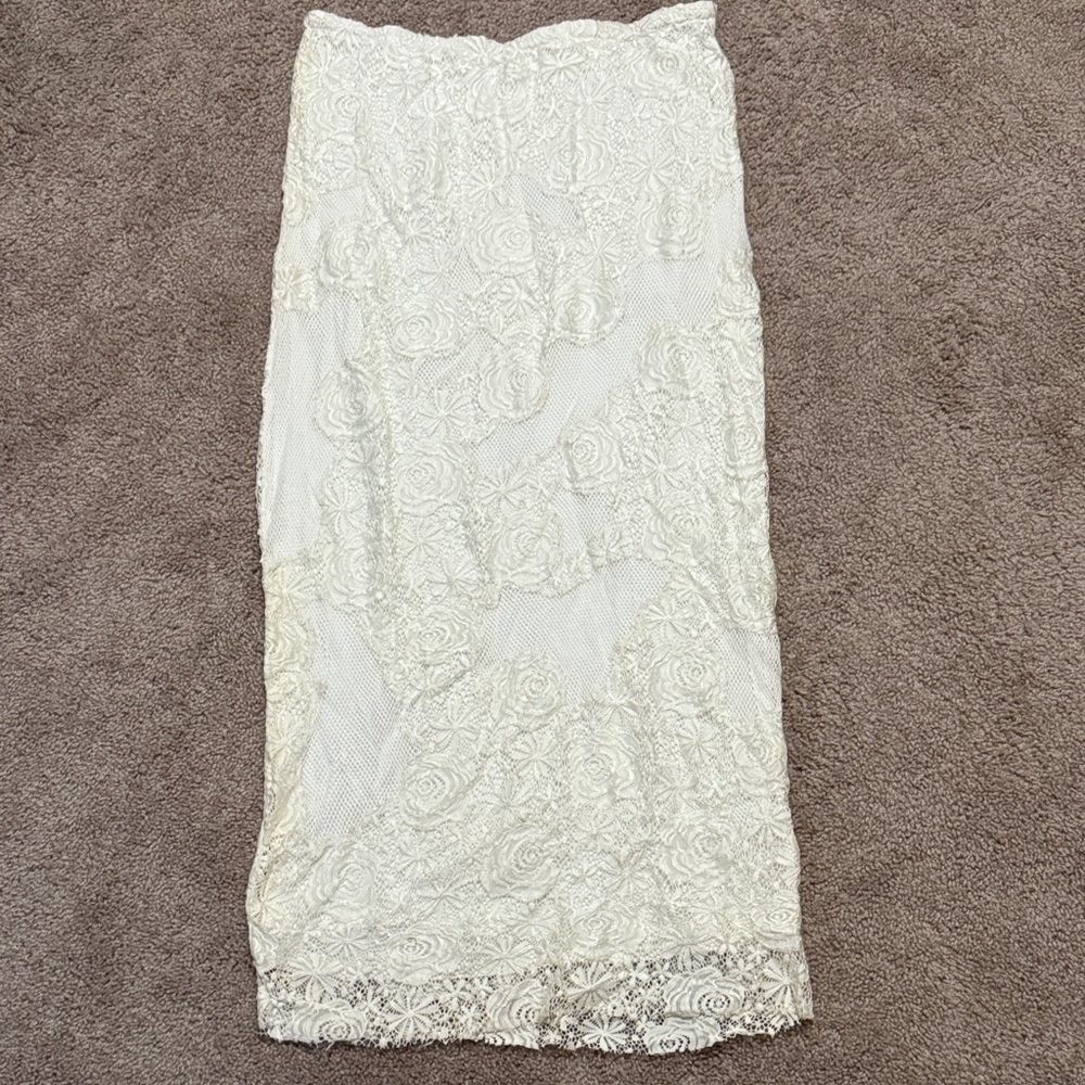 Chic Lace Pencil Skirt